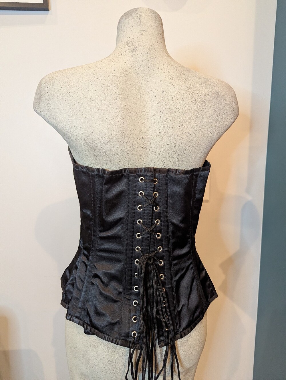 Victorian Overbust Corset For Hourglass Curve Silhouette Size 30 L/XL Like New - Picture 4 of 12